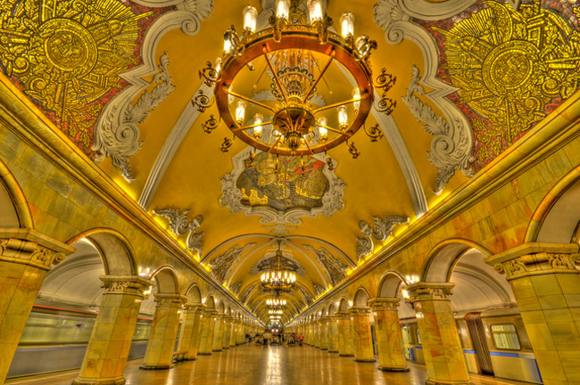 Schönste UBahn Station der Welt Kunst & Design